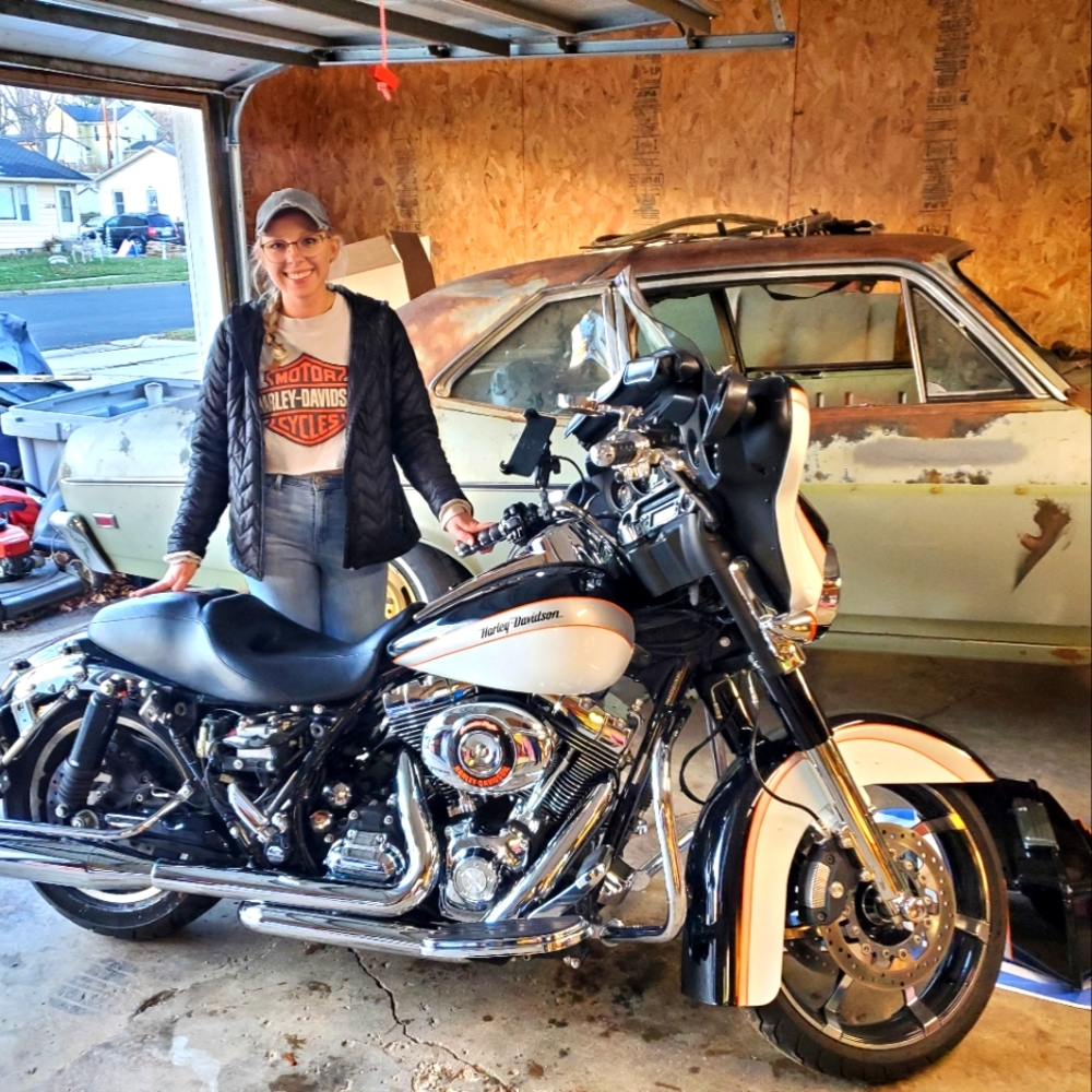 Meet your Posher, Elise